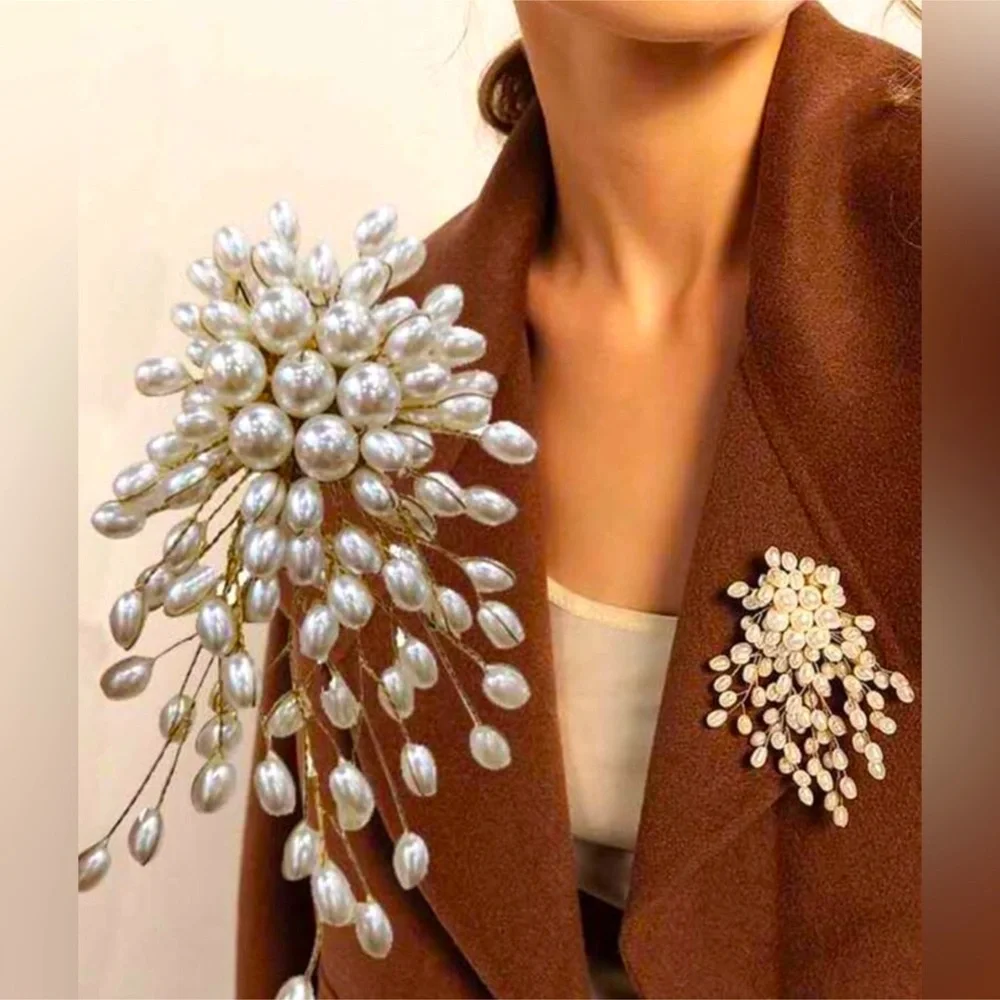 ✨Elegant Pearl Burst Brooch Pin - White Pearlescent Accent